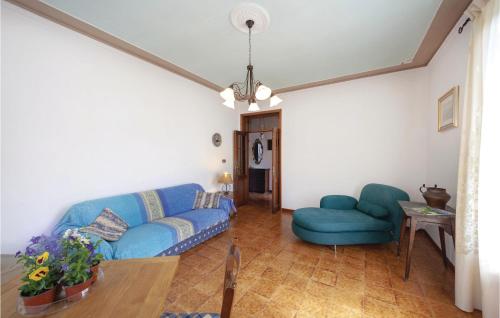 a living room with a blue couch and two chairs at Il Quercetino in Subbiano