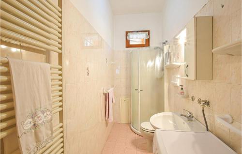a bathroom with a sink toilet and a shower at 1 Bedroom Cozy Apartment In Monte Isola in Monte Isola