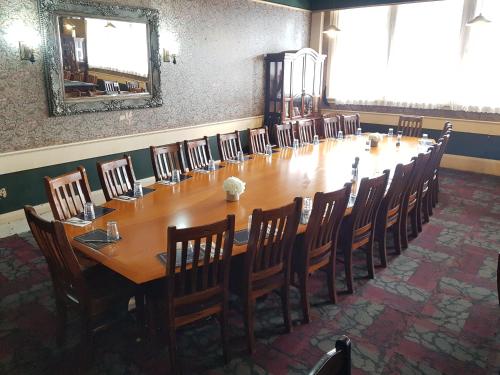 Restauracja lub miejsce do jedzenia w obiekcie Northern Wairoa Hotel