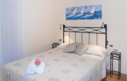 a bedroom with a bed with towels on it at Nice Apartment In Sant Feliu De Guxols With Kitchen in Sant Feliu de Guixols