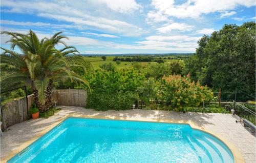 Bazén v ubytování Beautiful Home In Montignargues nebo v jeho okolí