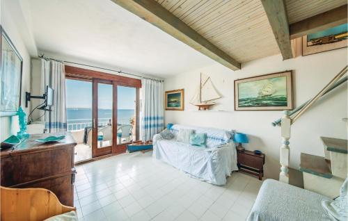 un soggiorno con vista sull'oceano di Azzurra a Porto Rotondo