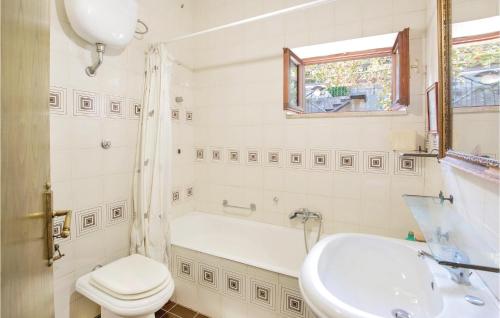 a bathroom with a tub and a toilet and a sink at Casa Stranges in Copanello