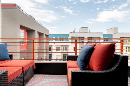 Colorful Modern - Roof Deck - City Park Haven