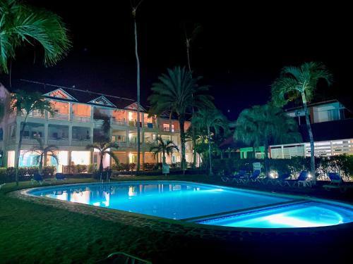 La Dolce Vita Beachfront Apt 2の敷地内または近くにあるプール