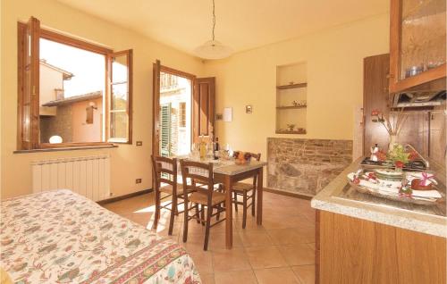 a kitchen and dining room with a table and chairs at Casale Del Borgo 6 in Querce