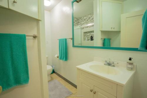 Ванна кімната в Downtown Dream Casa Near Chico State, Private Yard