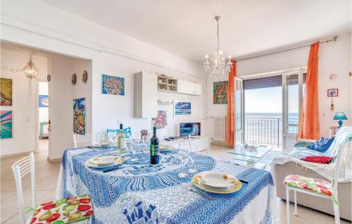 Posezení v ubytování Beautiful Apartment In Follonica Gr