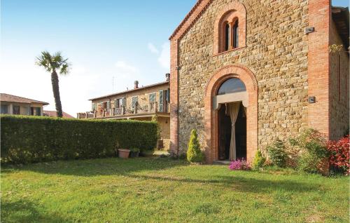 a brick building with an archway in a yard at Casale Del Borgo 12 in Querce