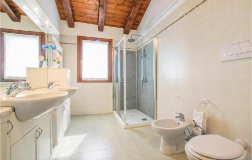 A bathroom at La Ghiandaia