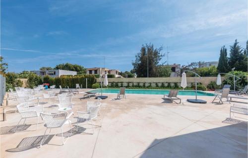 un grupo de sillas y una piscina en Stunning Apartment In San Cataldo With Kitchenette, en San Cataldo