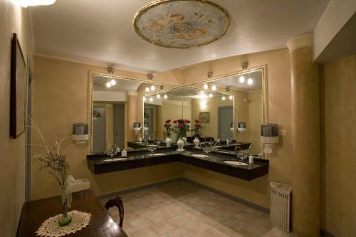 Gallery image of Hotel Mazzoleni in Roncola