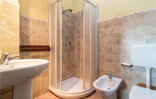 a bathroom with a shower and a sink and a toilet at Beautiful Apartment In Castiglione D,lago Pg With 2 Bedrooms, Wifi And Outdoor Swimming Pool in Strada