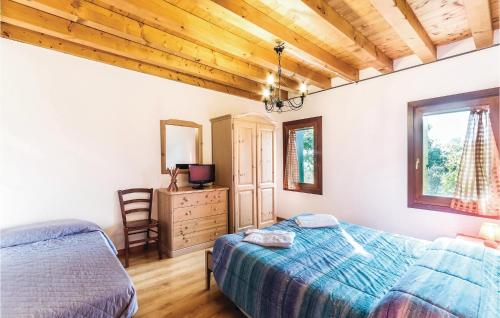 En eller flere senge i et værelse på Gorgeous Apartment In Sacile -pd- With Kitchen