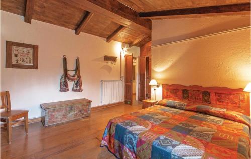 a bedroom with a large bed in a room at Casellina in Apecchio