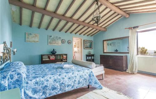Una cama o camas en una habitación de Beautiful Home In San Vito Di Narni Tr With Kitchen
