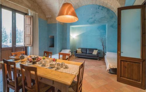 A seating area at 1 Bedroom Awesome Apartment In Lecce Le