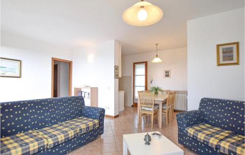 Posezení v ubytování 3 Bedroom Cozy Home In Massarosa