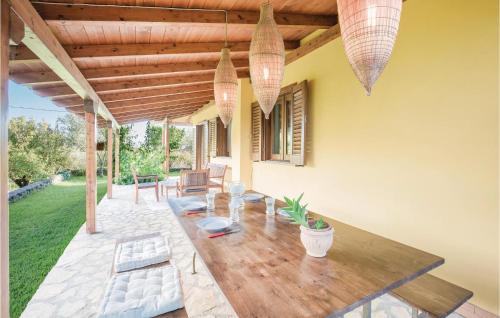 Vonkajšia záhrada v ubytovaní Two-Bedroom Holiday Home In S,maria Di Ricadi -Vv-