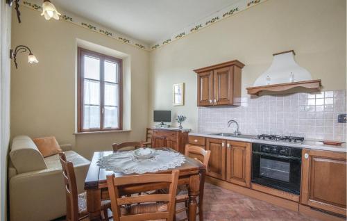 A kitchen or kitchenette at Tulipano