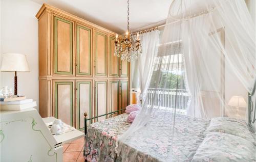 a bedroom with a canopy bed and a chandelier at I Tre Olivi in Valpromaro