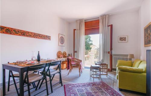 Posedenie v ubytovaní Lovely Apartment In Rimini With Kitchen