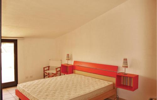 Tempat tidur dalam kamar di Gorgeous Apartment In S, Croce Camerina Rg With Kitchen