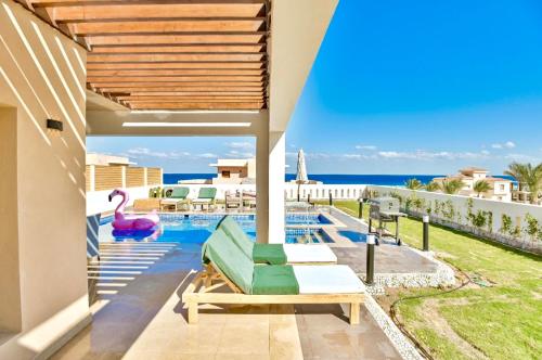 洪加達的住宿－Hurghada Sahl Hasheesh sea-view Villa with private pool，海景别墅 - 带游泳池