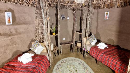 Camera con 2 Letti in Tenda di Africa Safari Maasai Boma Camping a Serengeti