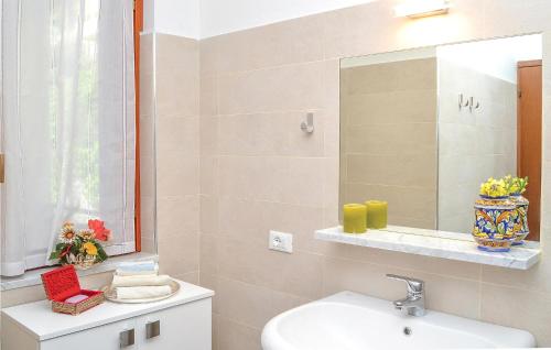 a bathroom with a sink and a mirror at Casa Bellavista in Le Grazie