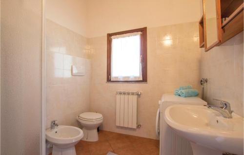 Due CossaniにあるPanorama 2のバスルーム(トイレ、洗面台付)