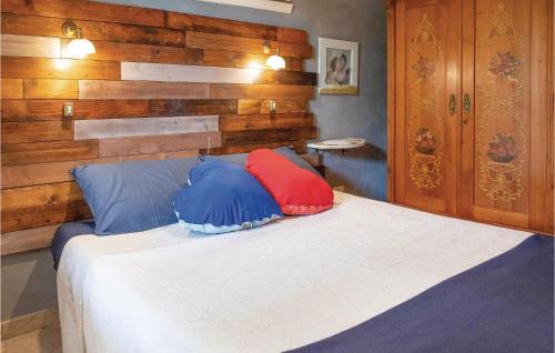 a bedroom with a bed with two pillows on it at Il Kiwi in San Giovanni Alla Vena