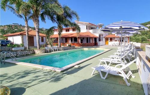 Stunning Home In Ricadi With Wifi, 6 Bedrooms And Outdoor Swimming Pool