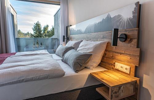 a bedroom with a large bed and a window at Pension Sewald in Berg