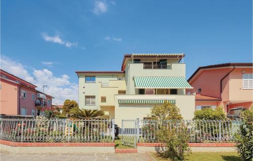 a building with a fence in front of it at Casa Manuela in Marinella di Sarzana