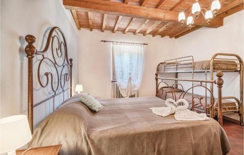 a bedroom with a bed with two bunk beds at Casa Terrossoli in Capolona
