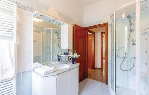 A bathroom at Villa Il Cedro