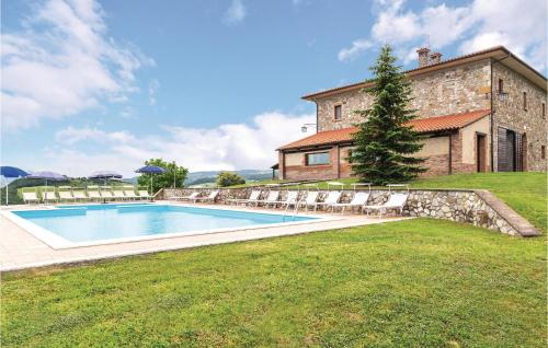 Stunning Home In Acquapendente Vt With 6 Bedrooms, Jacuzzi And Wifi