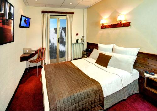 En eller flere senge i et værelse på Hôtel Las Donnas, Auron