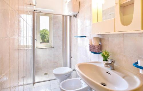 Ванная комната в Beautiful Home In Zambrone With Wifi