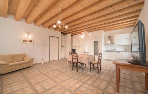 Η κουζίνα ή μικρή κουζίνα στο Amazing Apartment In Valnogaredo Pd
