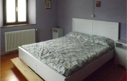 Fontanella 2 في دومودوسولا: غرفة نوم بسرير في غرفة