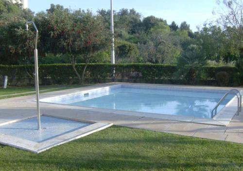 Bazén v ubytování Cosy studio apartment near Alvor beach - Monthy lets nebo v jeho okolí