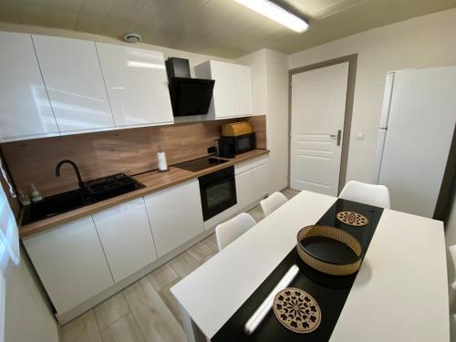 Dapur atau dapur kecil di Un petit coin de bonheurs Maison entière classée 3 étoiles