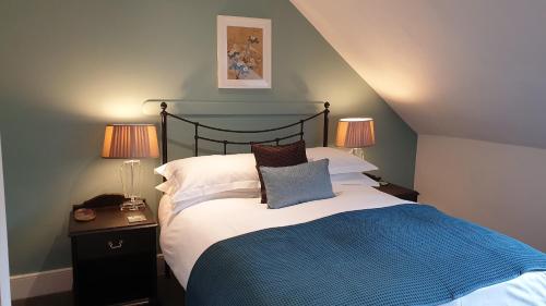 A bed or beds in a room at Starlings Guest House