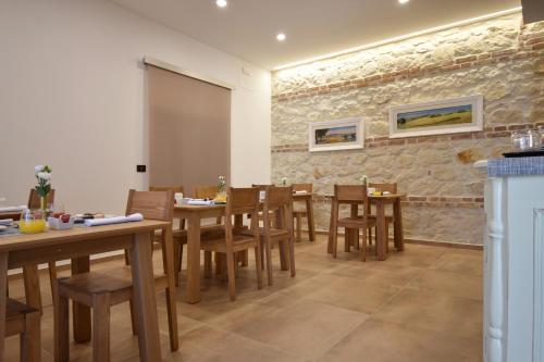 a dining room with wooden tables and chairs at Tenuta Micoli in Frisa