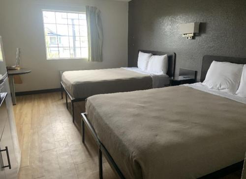 Tempat tidur dalam kamar di Extended Stay Pensacola