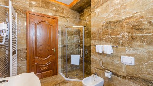 Ένα μπάνιο στο GREGORY Boutique Hotel Chisinau