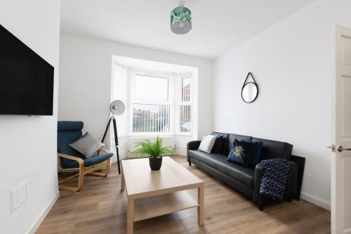 Clayton House - Spacious home near Etihad Stadium