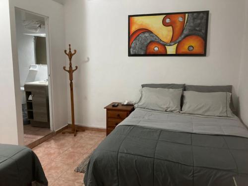 Ένα ή περισσότερα κρεβάτια σε δωμάτιο στο Hostal Casa Blanca